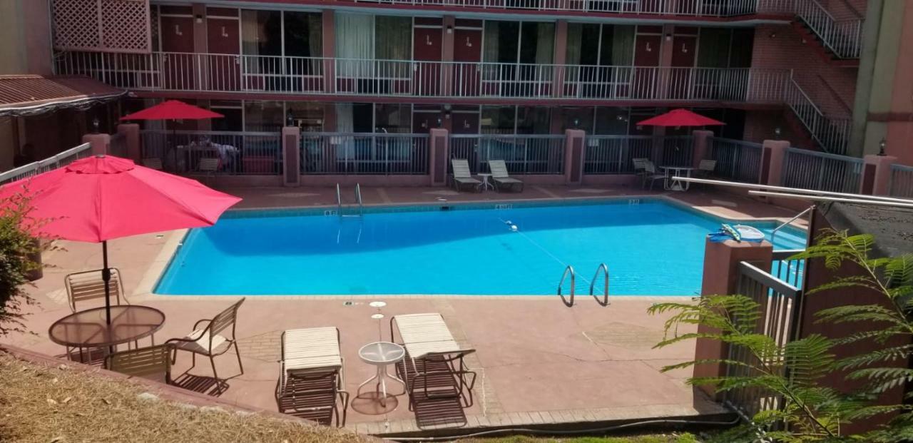 Budgetel Inn And Suites Birmingham Exterior photo
