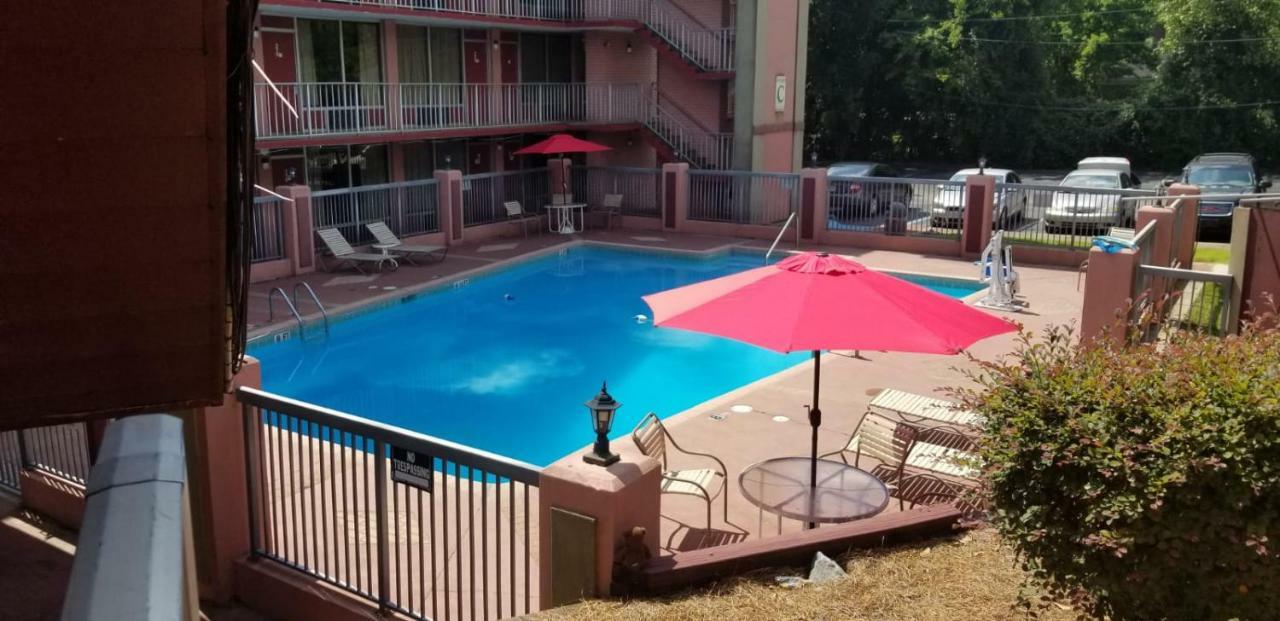 Budgetel Inn And Suites Birmingham Exterior photo