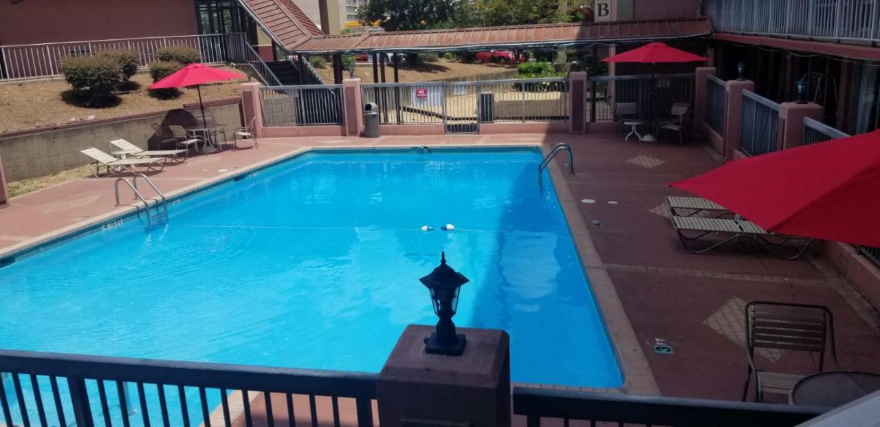 Budgetel Inn And Suites Birmingham Exterior photo